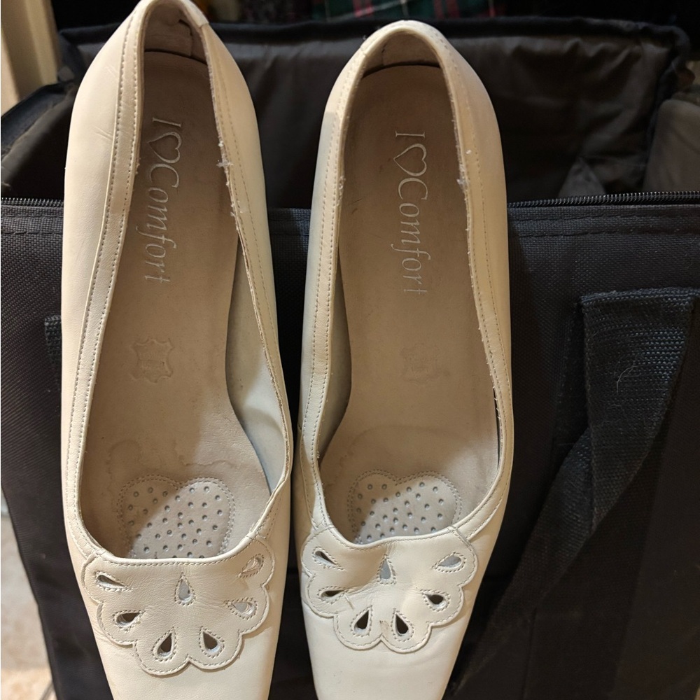 Women's Cream Flats
